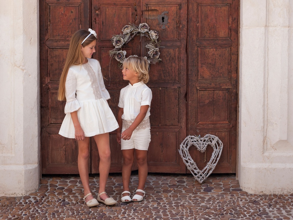 13052A Vestido talle alto lino crudo guipur